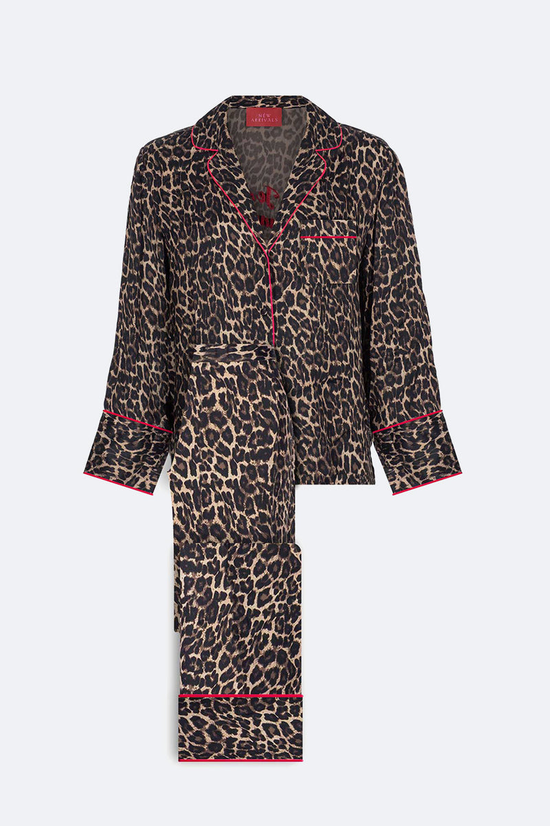 "Lounge Suit" in Room #1017